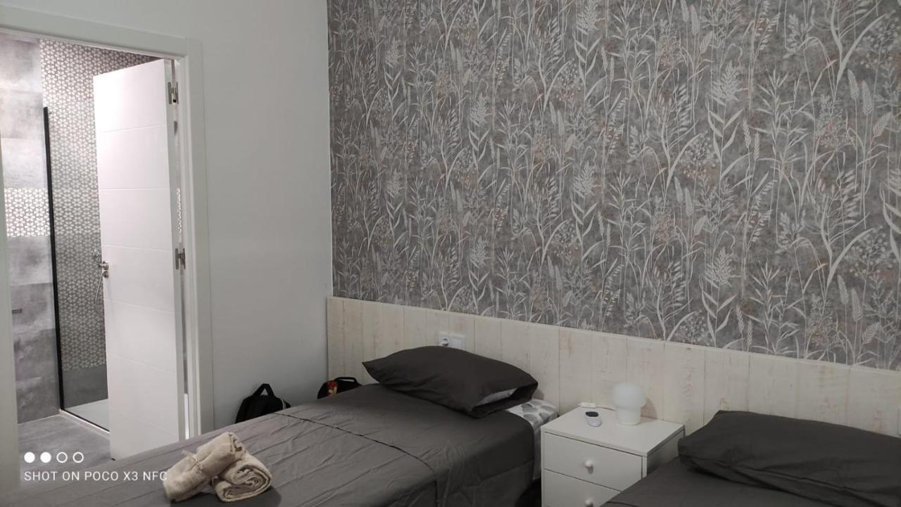 Malvarosa Beach Private Garden Apartment Valencia Bagian luar foto